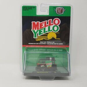 M2 Machines Mello Yello 1960 Volkswagen Delivery Van & Board Diecast 1:64 Sealed